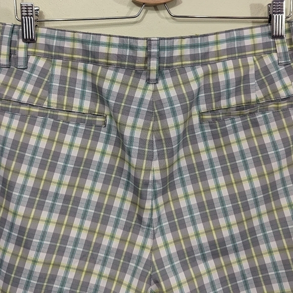 Izod Golf Men's Plaid Shorts Sz 36 - Picture 11 of 13